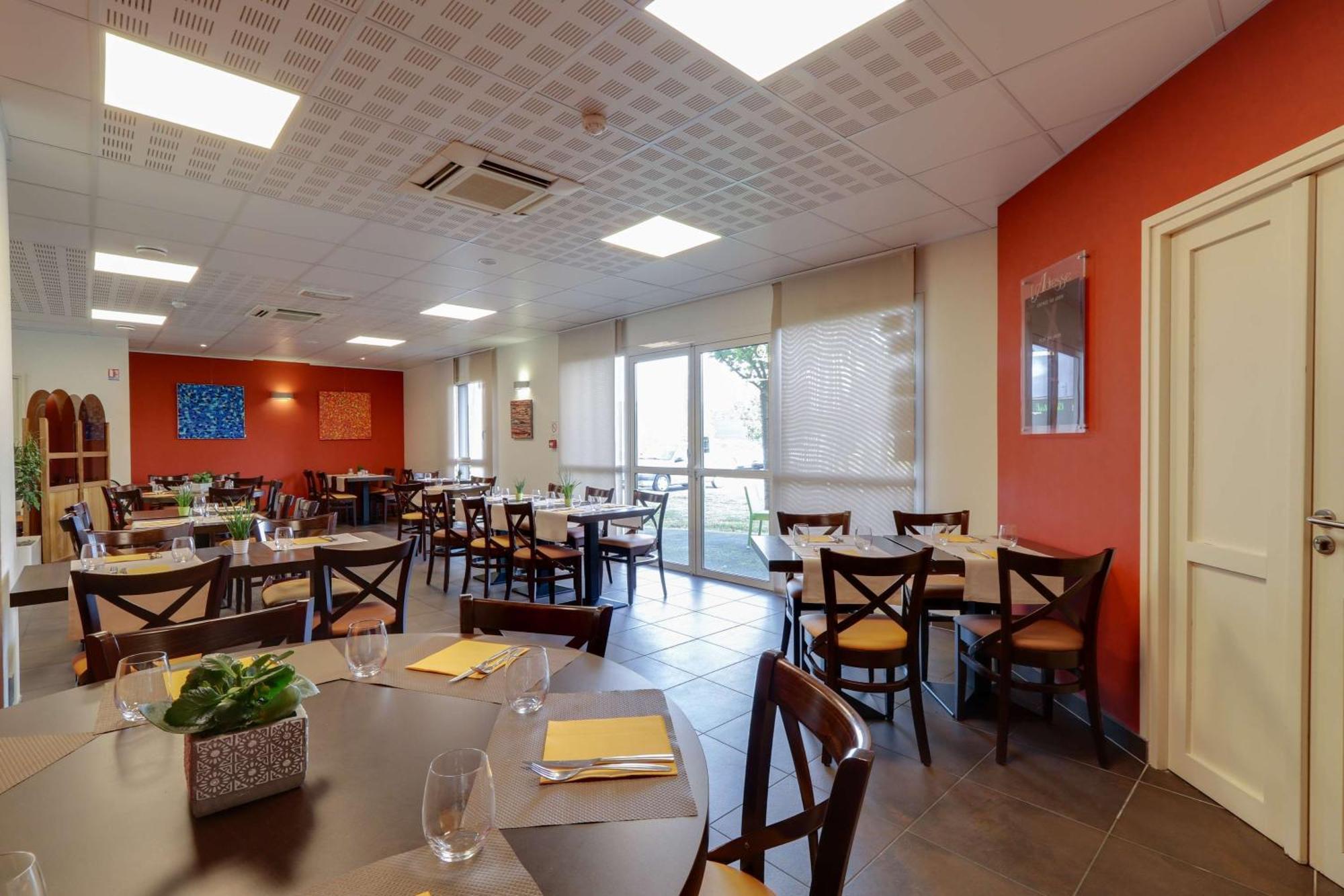 Brit Hotel Saint-Meen-Le-Grand En Broceliande ภายนอก รูปภาพ