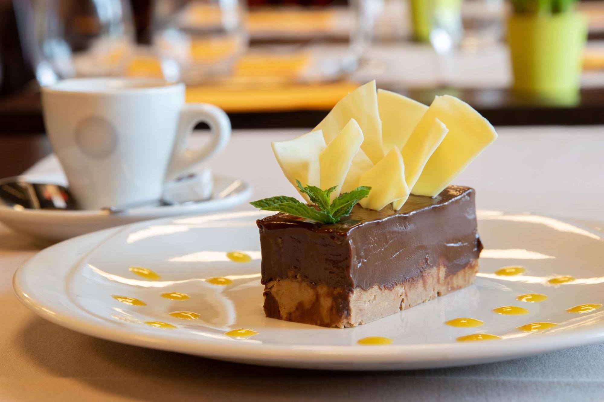 Brit Hotel Saint-Meen-Le-Grand En Broceliande ภายนอก รูปภาพ