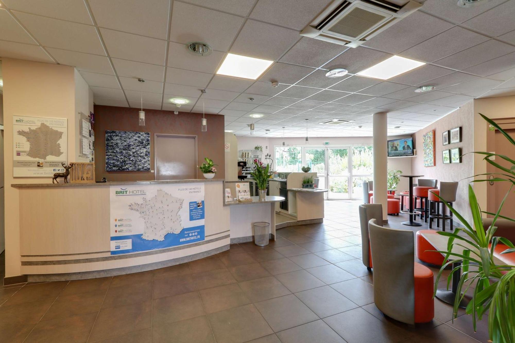 Brit Hotel Saint-Meen-Le-Grand En Broceliande ภายนอก รูปภาพ